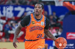 這水平準(zhǔn)備退役？布萊德索首節(jié)5中4拿到9分2助2斷 正負(fù)值+11