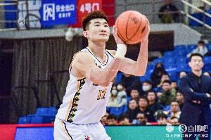 希望快點恢復(fù)！孫銘徽因流感僅上半場出戰(zhàn)6分鐘 除2犯規(guī)外數(shù)據(jù)皆0