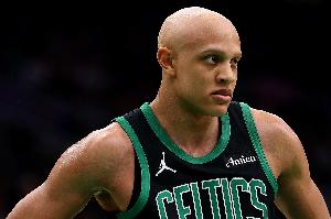 馬祖拉：對(duì)沃爾什防守端的進(jìn)步印象深刻 爭(zhēng)搶進(jìn)攻籃板的能力很棒