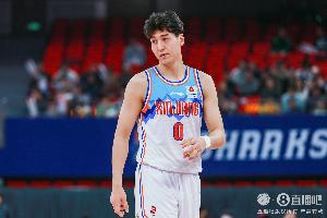 投籃太穩(wěn)了！西爾扎提15中8拿下18分4板3助2斷 末節(jié)9分