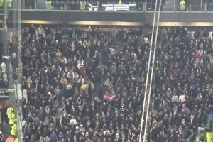 比賽一度中斷，弗拉霍維奇遭紫百合球迷種族歧視