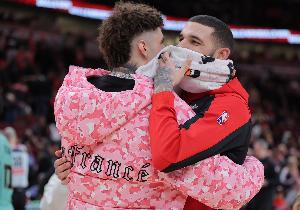 小橋：三球和大球?qū)Ρ舜颂昧?他們不喜歡相互對(duì)抗但我們想看