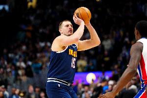 終于發(fā)力了！約基奇第三節(jié)12中7砍下17分6板3助1斷