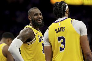 濃眉：詹姆斯40歲是個重要的里程碑 也許我該給他買瓶酒什么的