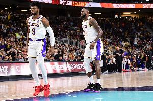 老詹談父子同臺(tái)：我18歲進(jìn)NBA 40歲的我和20歲的布朗尼打球很酷