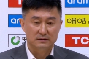 新年首戰(zhàn)！杜鋒：比分領(lǐng)先到20多分后有點(diǎn)放松 祝大家元旦快樂(lè)！