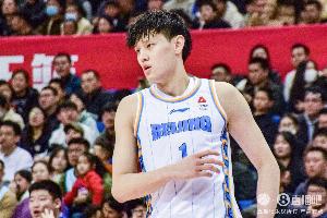 投籃沒(méi)得手感！曾凡博7中1拿到7分4板5助1帽 正負(fù)值+16