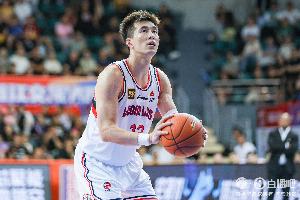 遼寧客戰(zhàn)北京現(xiàn)場響起“還我艾倫”喊聲 導(dǎo)演：這個怎么還你??？