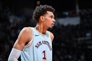 ??文班單月砍下至少300分100板50助50帽40記三分 NBA歷史首人