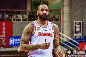 里突外投擋不?。〖獋愇痔厥坠?jié)出戰(zhàn)9分鐘 9中7怒轟15分3籃板