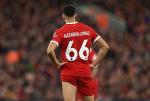 內(nèi)維爾：阿諾德并非完美但防守提升很多 薩利巴是范迪克最佳搭檔