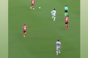 B費祝賀馬塔打進個人澳超首球：時代在變化，但魔法永不消失