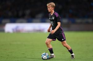 官方：拜仁和斯圖加特達(dá)成協(xié)議，提前結(jié)束21歲后衛(wèi)克雷茨格的租借