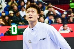 怒撞裁判被驅(qū)逐！朱彥碩：趙睿這種牛逼勁怎么不到國(guó)際賽去使呢？