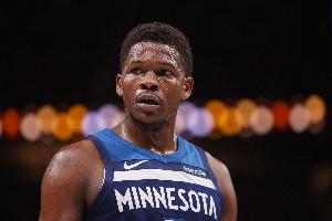 狀態(tài)不佳！愛德華茲半場10中3&三分6中1僅拿9分2板1助