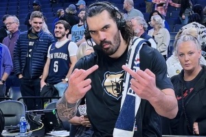 灰熊隊記曬照歡迎亞當斯回到孟菲斯 后者手勢亮了????