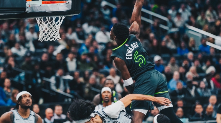 ??華子隔扣恐怖瞬間：屁股下方全是人頭??