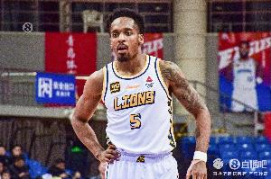 得分機(jī)器！廣廈外援布朗半場17中9&5記三分砍下23分3板