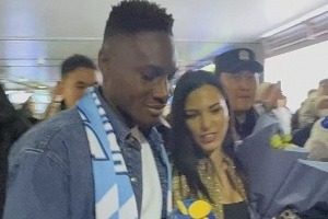 他“萊”了！博主曬照大連英博緋聞外援馬萊萊抵達(dá)大連機(jī)場(chǎng)