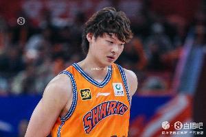 王哲林半場7投僅1中&罰球3中1拿3分6板3助 拼4前場板&正負值+17