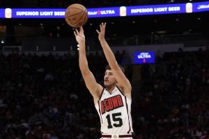 輕松拿捏??謝潑德G聯(lián)賽再獻(xiàn)出色表演 24分4板9助3斷助隊(duì)大勝