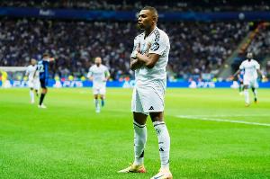 姆巴佩職業(yè)生涯已經(jīng)打進(jìn)356球，超越355球的吉魯