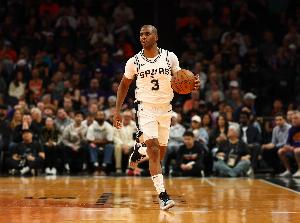 專注防守和串聯(lián)！保羅首節(jié)拿到3分4助3斷 造濃眉三分犯規(guī)