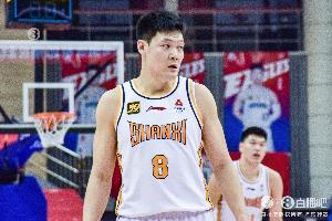 5失誤略多！張寧次節(jié)獨攬14分 全場11中8&三分4中2砍下23分6板