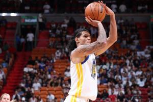 獎(jiǎng)勵(lì)一把??勇士首發(fā)：小桂子首發(fā)！搭檔庫(kù)里+施羅德+維金斯+TJD