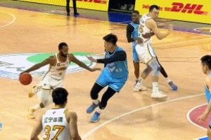 老夫聊發(fā)少年狂！弗格&趙繼偉送擊地妙傳 韓德君接連單臂暴扣！