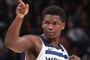 找回一些手感！華子前8投僅1中&半場打完13中5 得到14分5板5助