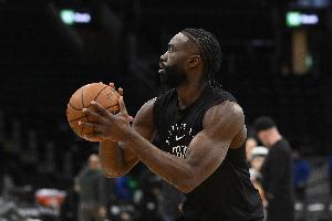 摔暈了！杰倫-布朗關鍵失誤 全場27中9拿到24分11板8助&三分9中2