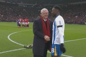 曾經(jīng)的弟子！弗格森賽前與維爾貝克擁抱+親切交流