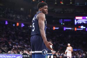 NBA官方：取消愛德華茲昨日中場時 因砸球被女裁判吹的技犯