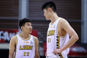 媒體人：廣廈今年真有干大事的氣質(zhì) 外援幫雙核分擔(dān)&化學(xué)反應(yīng)不錯(cuò)