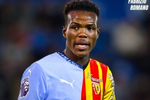 羅馬諾：曼城簽18歲中衛(wèi)朱馬-巴達(dá)口頭協(xié)議，可能將球員外租朗斯