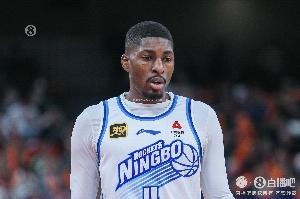 ??雙拳難敵四手！馬奇全場(chǎng)各種掄 39中20&三分18中7空砍60分！