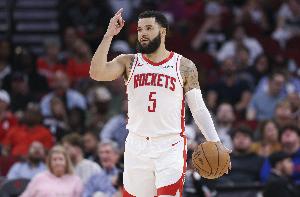 攻防發(fā)揮難挽敗局！范弗里特15中7&三分13中5拿到20分5板6斷