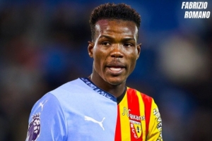 羅馬諾：曼城即將簽下18歲后衛(wèi)朱馬-巴，并計劃將其租借至朗斯