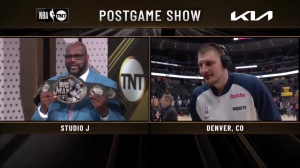 奧胖送約基奇大個子腰帶：作為大個子主席 送聯(lián)盟最佳大個子禮物~