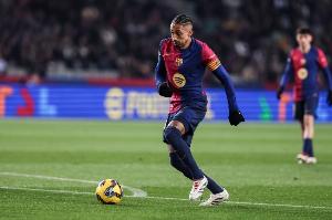 歐冠客場(chǎng)禁區(qū)外頭球破門(mén)，拉菲尼亞是自2002年卡薩諾后首人