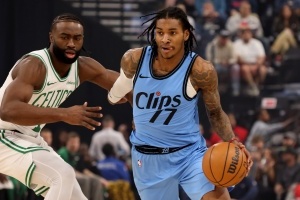 杰倫-布朗談身體狀況：確實(shí)有點(diǎn)傷痕累累 但我明天會做好準(zhǔn)備