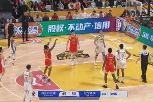 聲音很大！主隊廣廈罰球時 大量遼寧球迷喊口號：1234！我愛遼籃