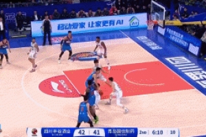 攻防建功！楊瀚森站帽對(duì)手 隨后空切順下單臂暴扣