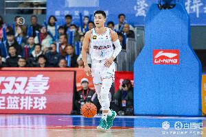 關(guān)鍵倆三分救了命了！高詩(shī)巖11中7&三分6中4砍18分 下半場(chǎng)攬15分