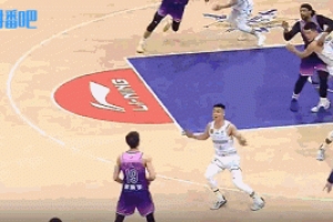世界難題！北控剩3.8秒落后1分 劉曉宇邊線發(fā)球被高詩(shī)巖搶斷絕殺