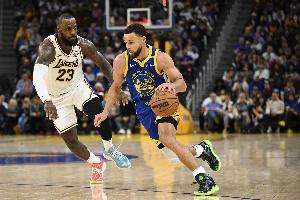 Skip：庫里17中4&下半場沒有得分 40歲的詹姆斯比36歲的庫里更好