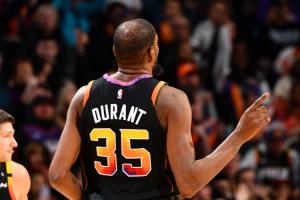 升起來(lái)了??太陽(yáng)近5場(chǎng)比賽取勝4場(chǎng) 排名超越獨(dú)行俠升至西區(qū)第8