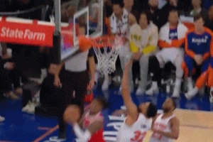 ??要起飛？莫蘭特分球失誤 阿丘瓦搶斷一條龍歐洲步單臂暴扣！