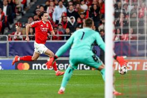 TA：曼聯(lián)左后衛(wèi)首選多古，若談判陷入僵局則考慮回購A費